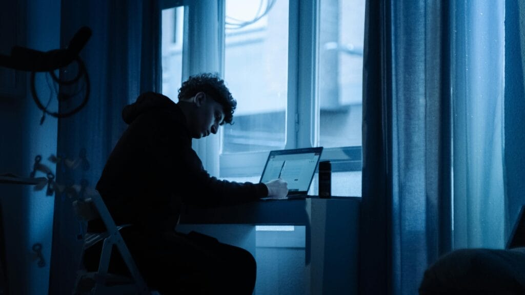 student using grammarly